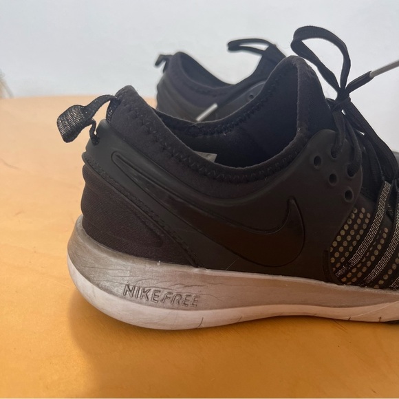Nike Free Women's Training Shoe Running Sneakers Black and Metallic Size 7.5 - Picture 5 of 11